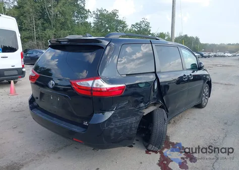 2018 Toyota Sienna Le 7 Passenger z USA, uszkodzony, nr VIN 5TDJZ3DC4JS205058